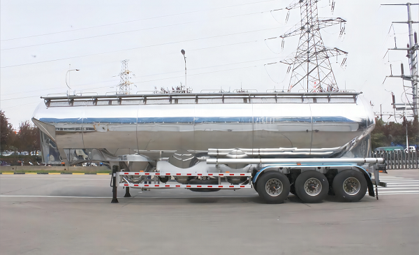 鋁合金立式粉罐半掛車的優(yōu)勢都有哪些？