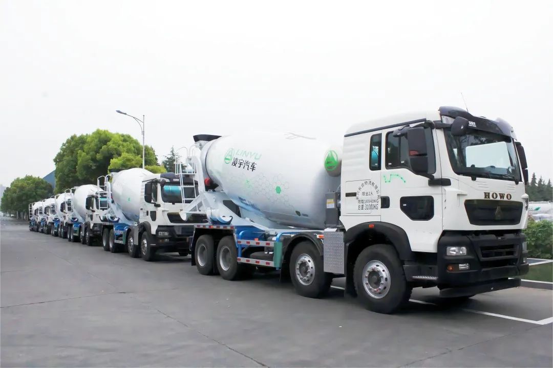 繁花似錦春暖陽，凌宇攪拌發(fā)車忙！