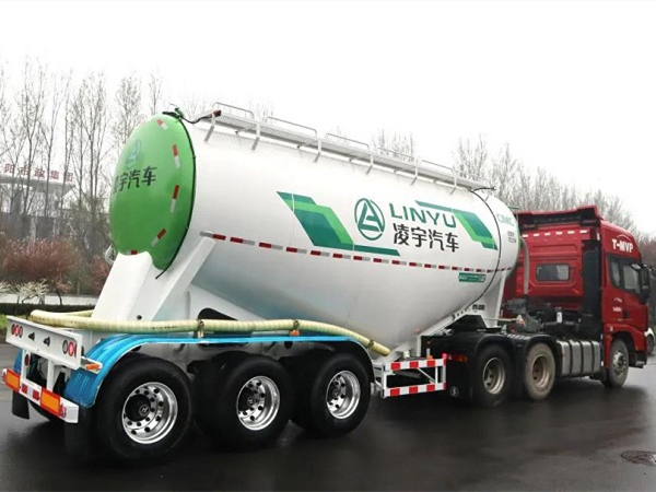 選粉罐車認(rèn)準(zhǔn)“小白罐”，理由超簡(jiǎn)單