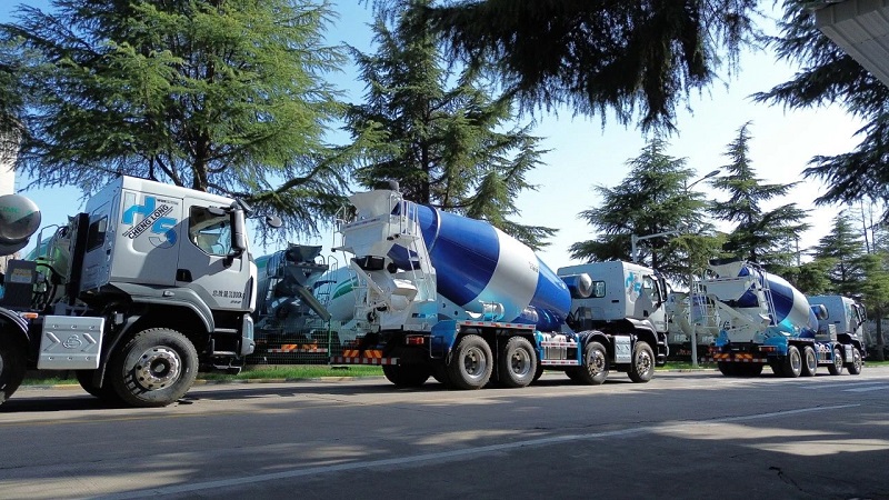 【發(fā)車新聞】凌宇攪拌車交付一線，牡丹花開又逢君！