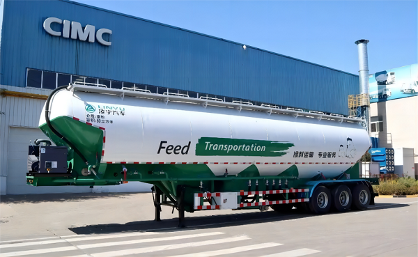 大容量飼料運輸罐車的特點和優(yōu)勢都有哪些？